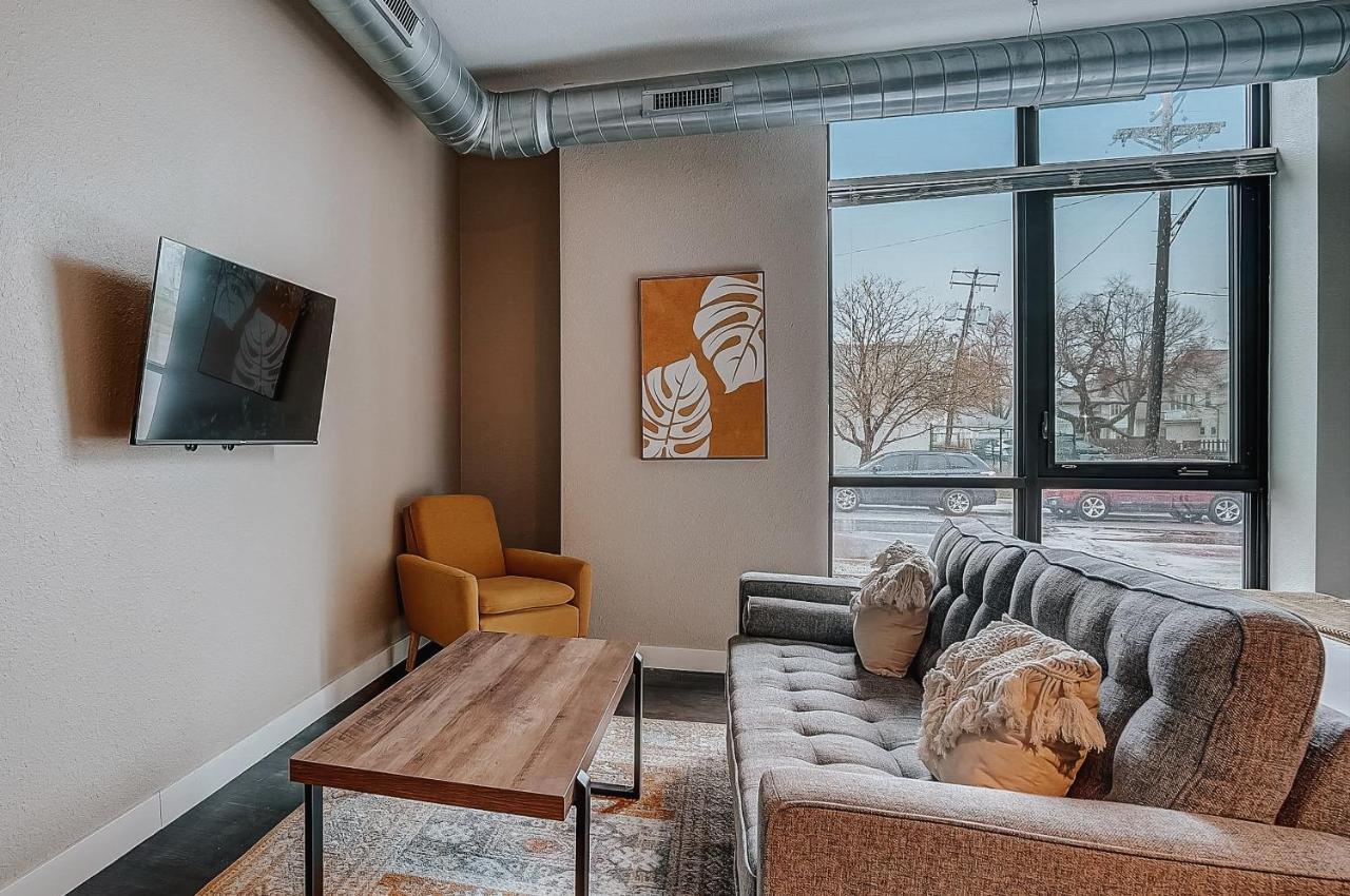 Frontdesk Grand Apts Downtown Apartment *